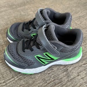 680V6 New Balance Nike Toddler Kids Sneakers XW Sz 8.5 Boy Shoes Extra Wide